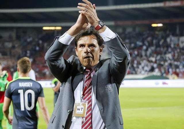 55岁前英超名帅报名国足主教练：曾创造英超最年轻主帅纪录！